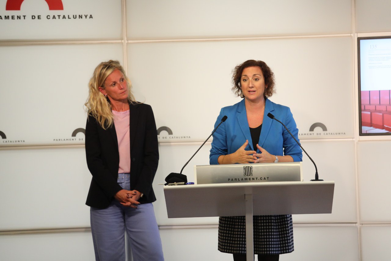Alícia Romero i Montse Mínguez al Parlament de Catalunya