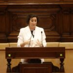Alícia Romero al faristol del Parlament de Catalunya