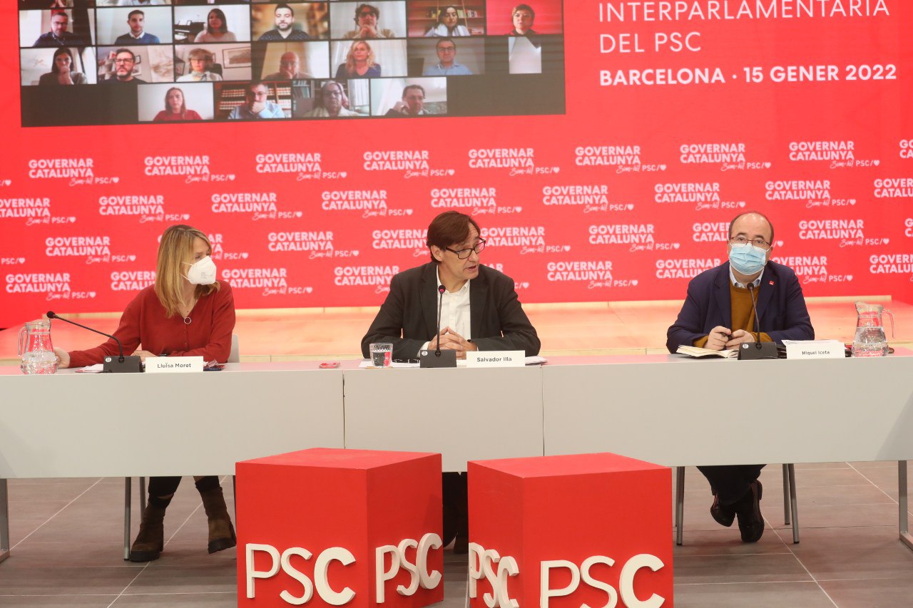 Salvador Illa, Lluïsa Moret y Miquel Iceta en una reunión interparlamentaria del PSC