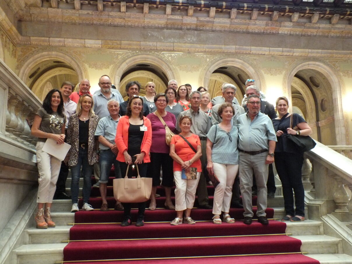 Visita al Parlament per reclamar la reobertura de les urgencias al CAP Dr. Vilaplana
