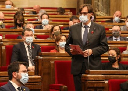 Salvador Illa pregunta a Pere Aragonès al Parlament de Catalunya