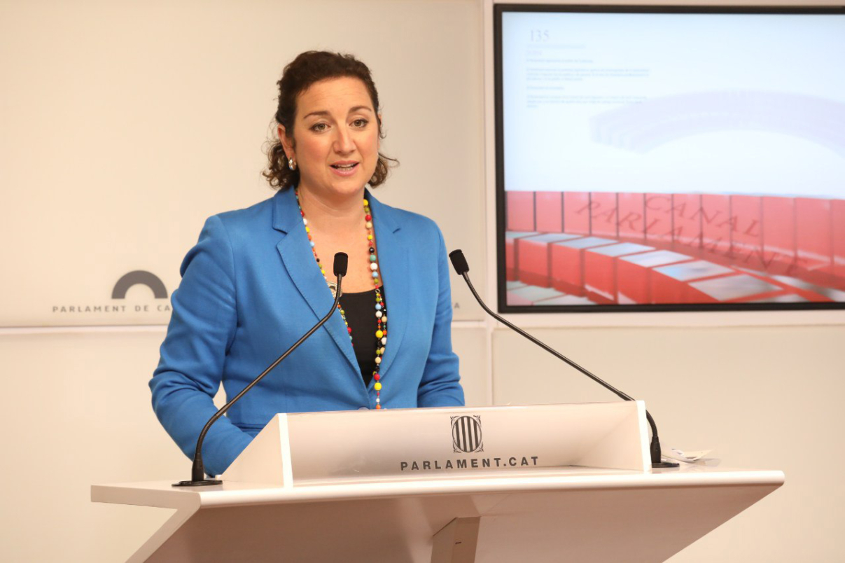 Alícia Romero en roda de premsa al Parlament de Catalunya