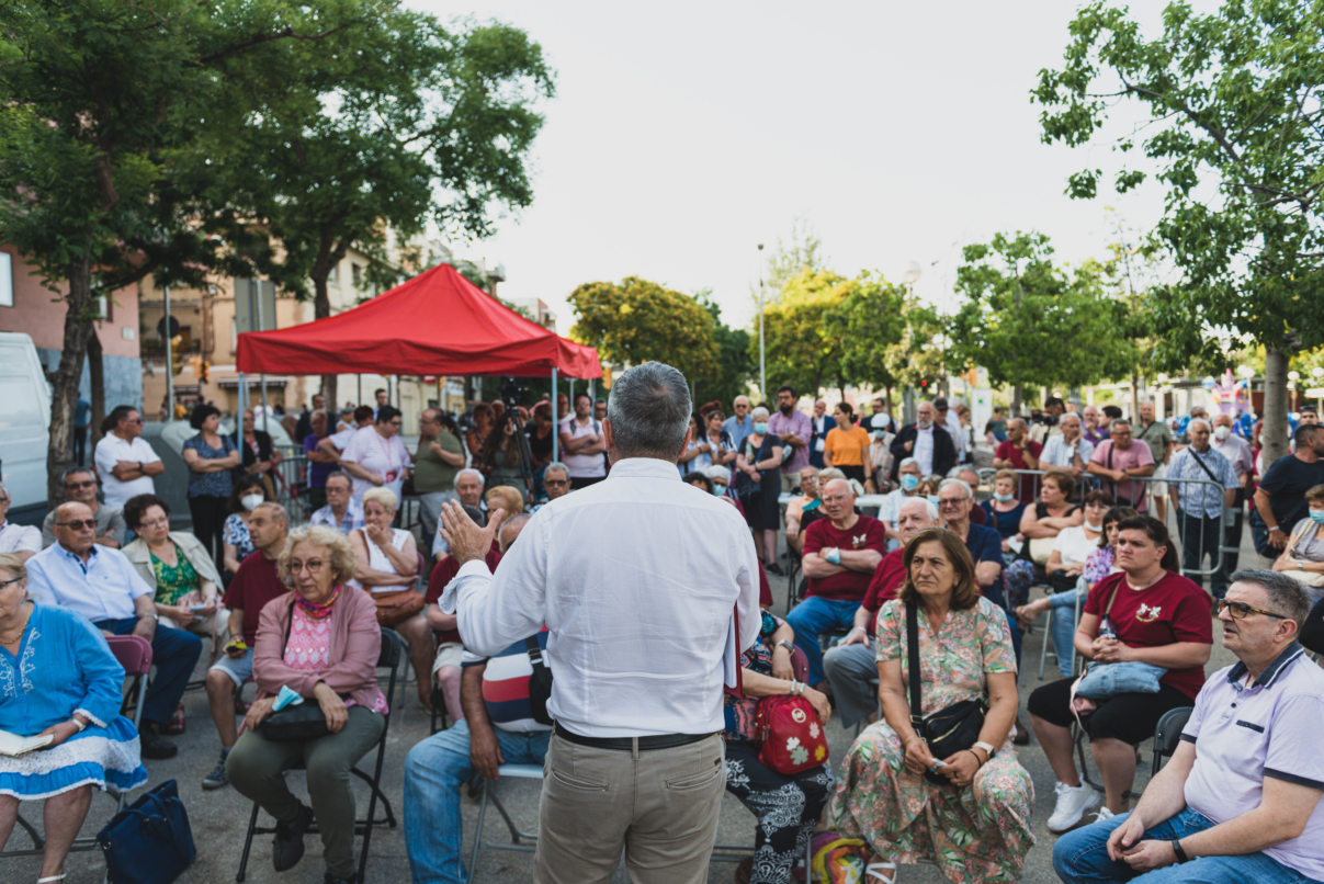 Jaume Collboni se reune con vecinos y vecina del Carmelo
