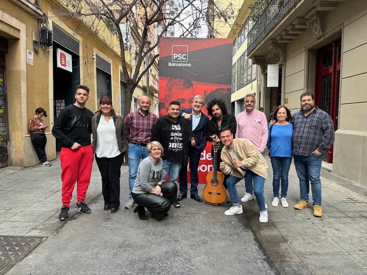 Jaume Collboni amb els promotors de la plataforma de suport a la candidatura de la Rumba Catalana com a patrimoni Cultural Immaterial de la Humanitat