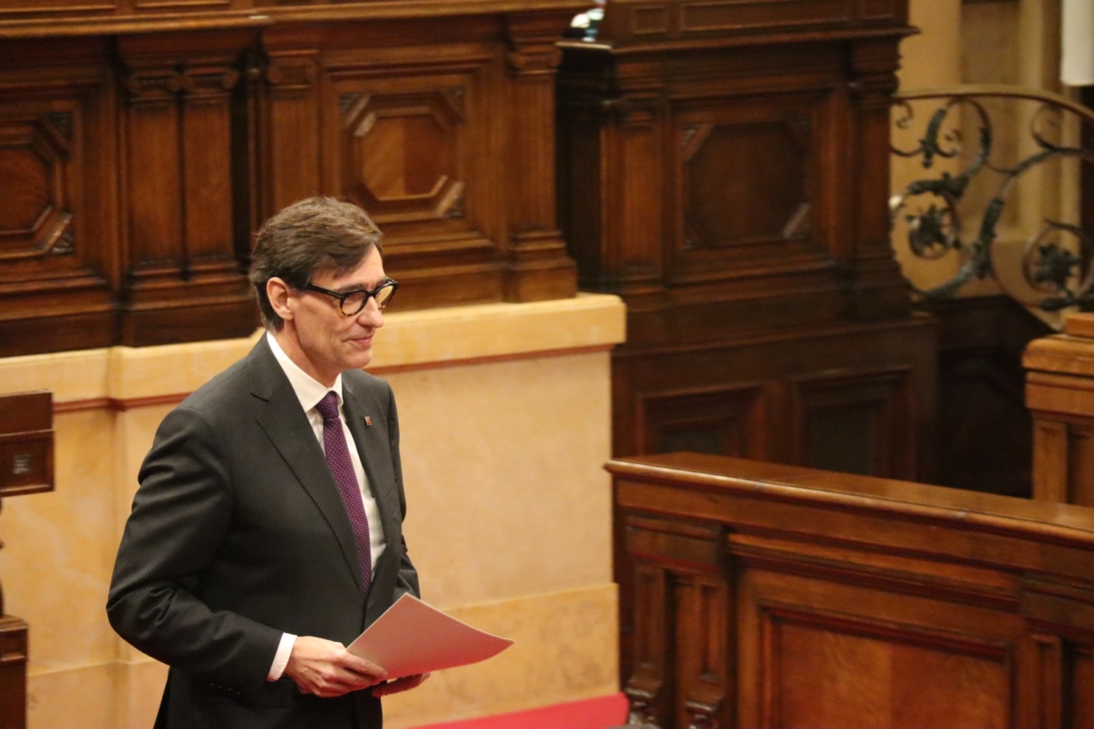 Salvador Illa a l'Hemicicle del Parlament de Catalunya