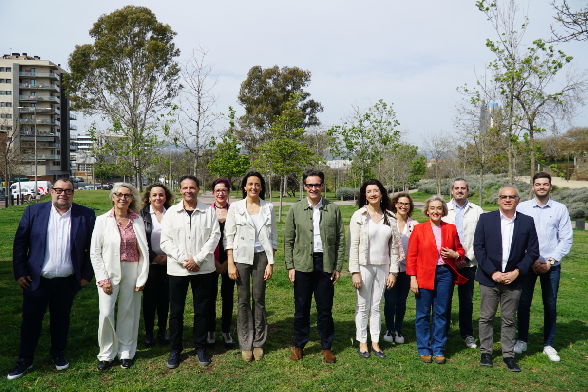 Salvador Illa amb les companyes i els companys del Baix Llobregat que formen part de la llista al Parlament