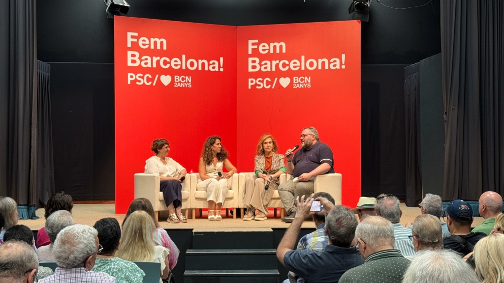 Iván Marzá, moderador, amb Imma Moraleda, Marta Villanueva i Gemma Mumbrú