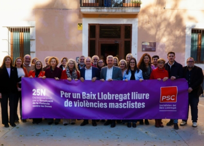 Membres del PSC del Baix Llobregat, mostrant el seu rebuig a la violència masclista